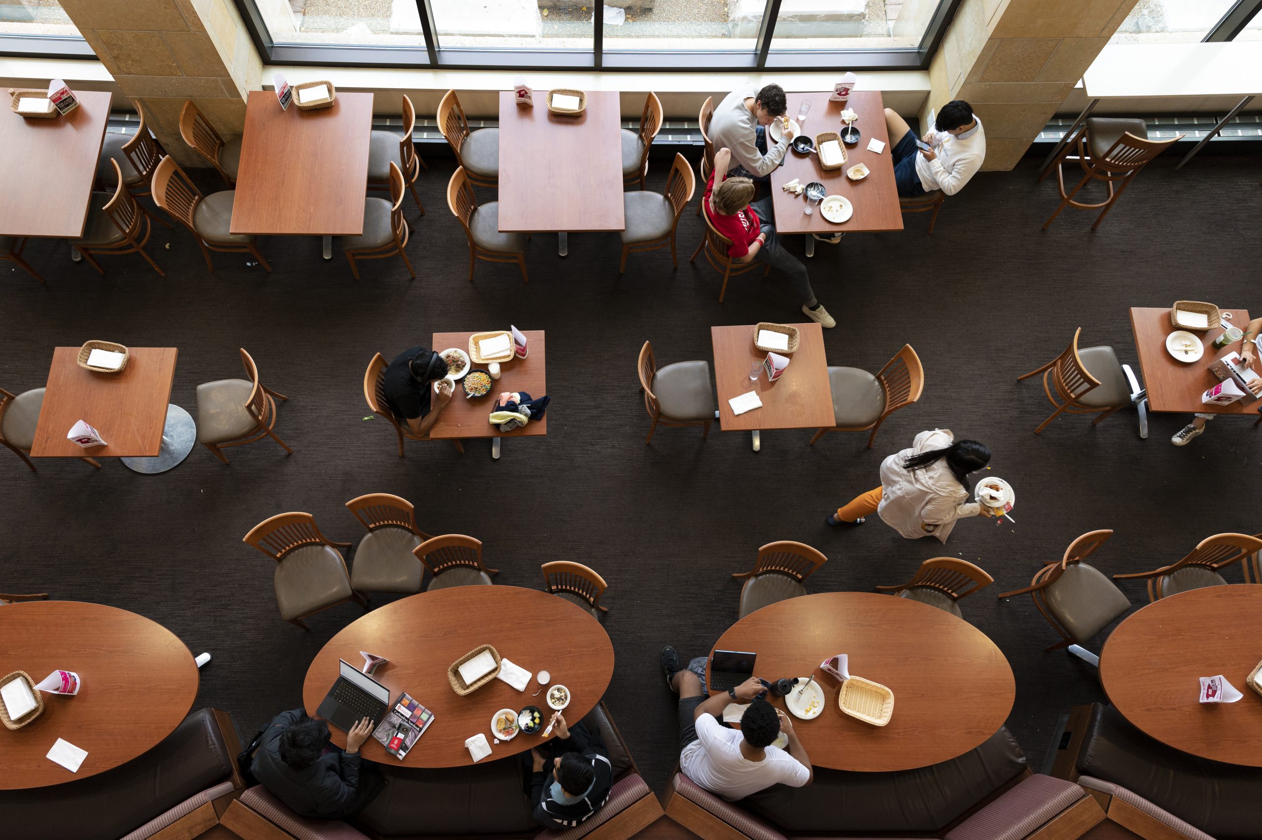 Students eat lunch